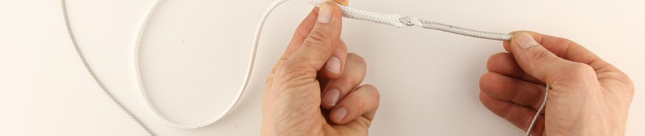 Softneedle, Splitsboek, handboek splitsen van moderne lijnen, lijnen splitsen, oogsplits, dyneema, dineema, dynema, polyester, aramide, cordura, spectra, vectran, gevlochten, lijnen, zeilen, boot, wedstrijdzeilen, regatta, verjongen, schoten, vallen, landvasten, technora, mantel, kern, soft shackle, loop, doorlopende lijn, splitstechnieken, splitsgereedschap, splitsnaalden, on-deck, rake rigging, lopend want, tuigage, tuiger, zeilmaker, watersportlijnen, watersport, touwen, touwwerk, touw